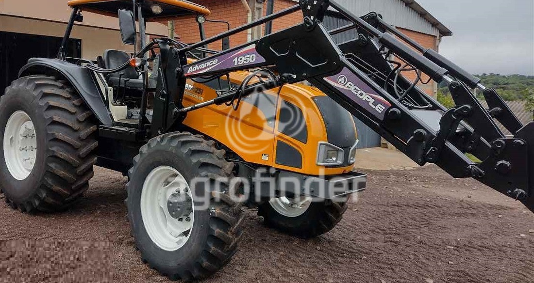 Trator Valtra BM125i ano 2014 - BM125i - Máquinas Agrícolas