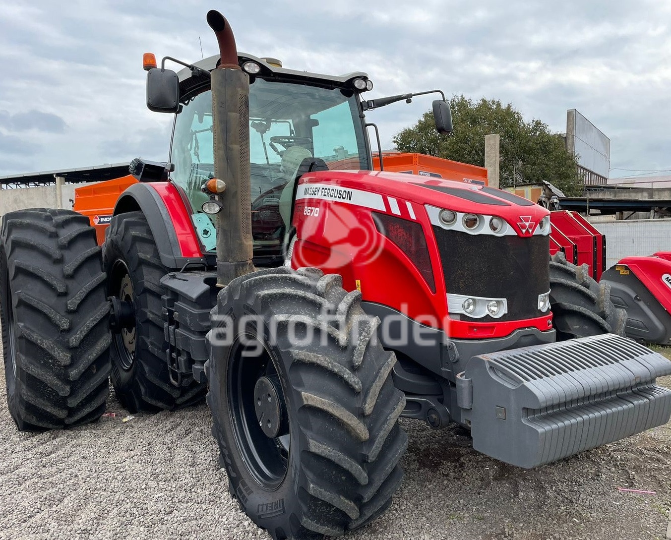 Trator Massey Ferguson MF 8670 ano 2013