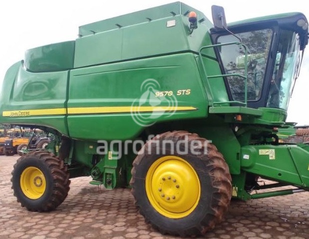 Colheitadeira John Deere 9570 ano 2013