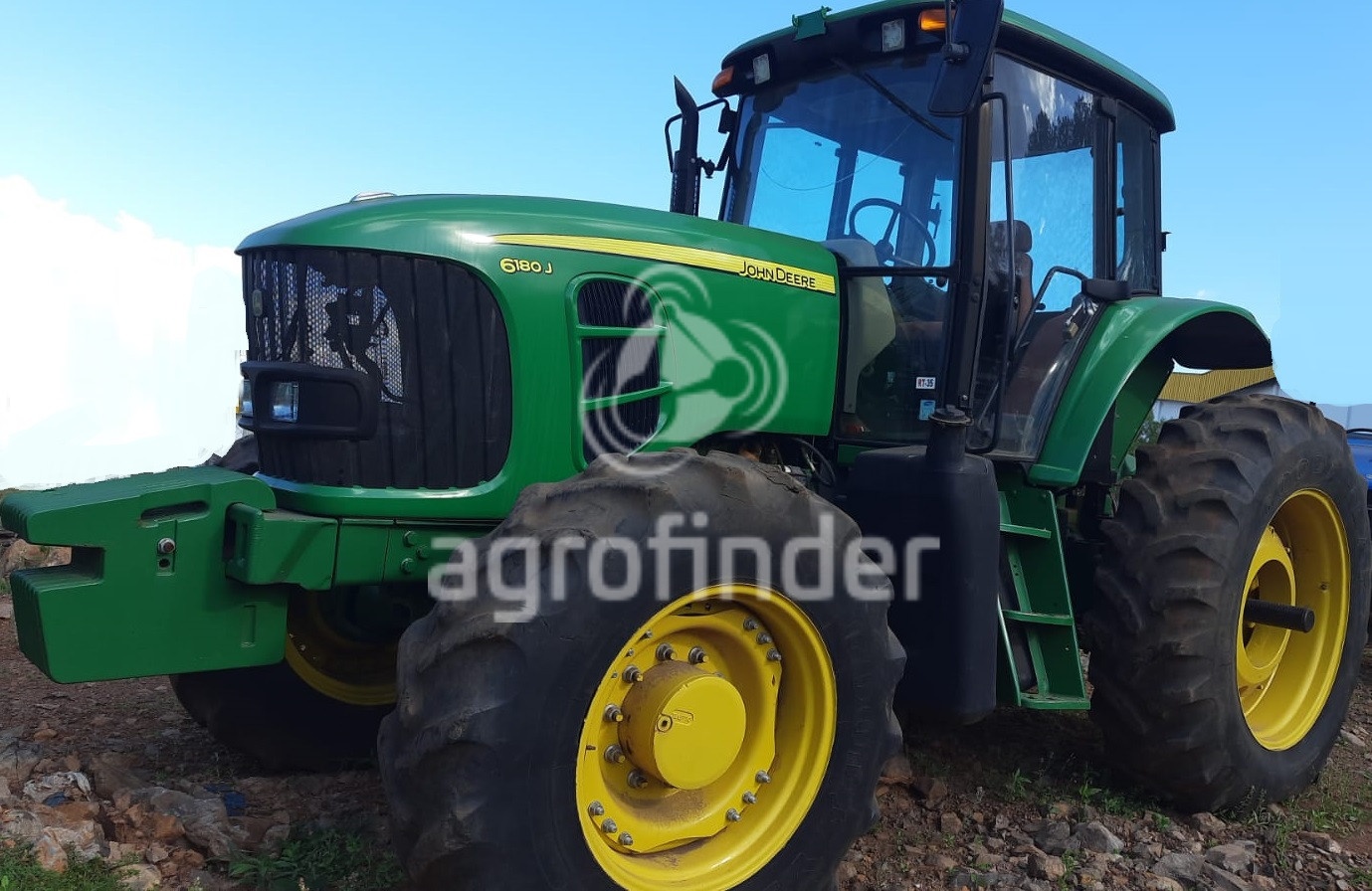 Trator John Deere 6180J ano 2011