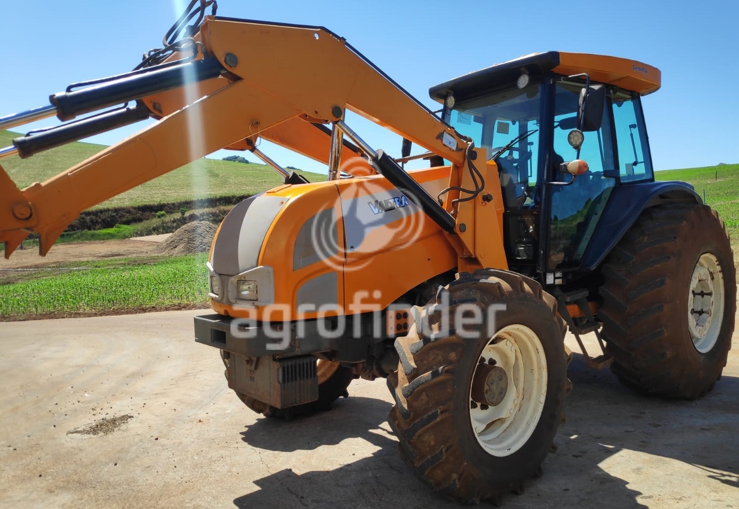 Trator Valtra BM125i ano 2013 - BM125i - Máquinas Agrícolas