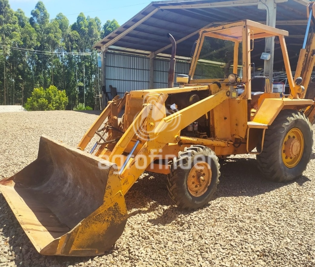 Retroescavadeira Case 580 N  ano 1992