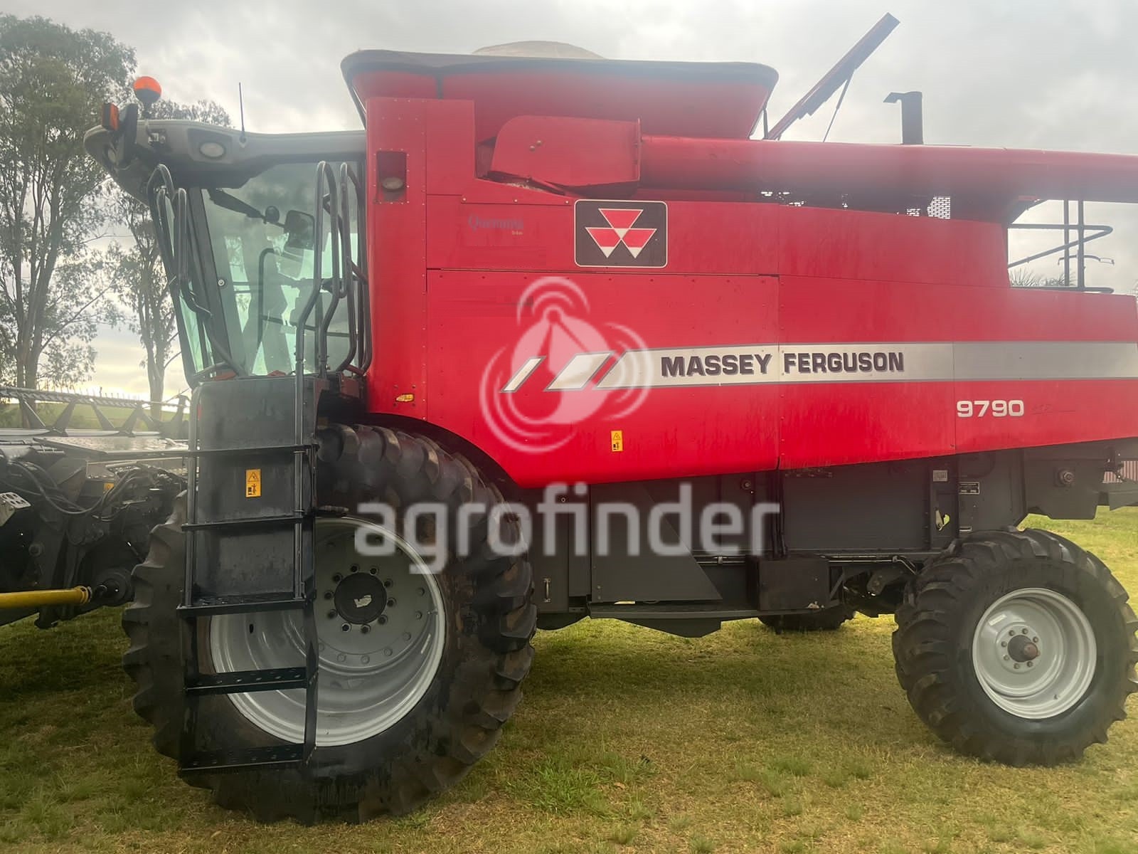 Colheitadeira Massey Ferguson MF9790 ano 2009 - MF9790 - Máquinas Agrícolas
