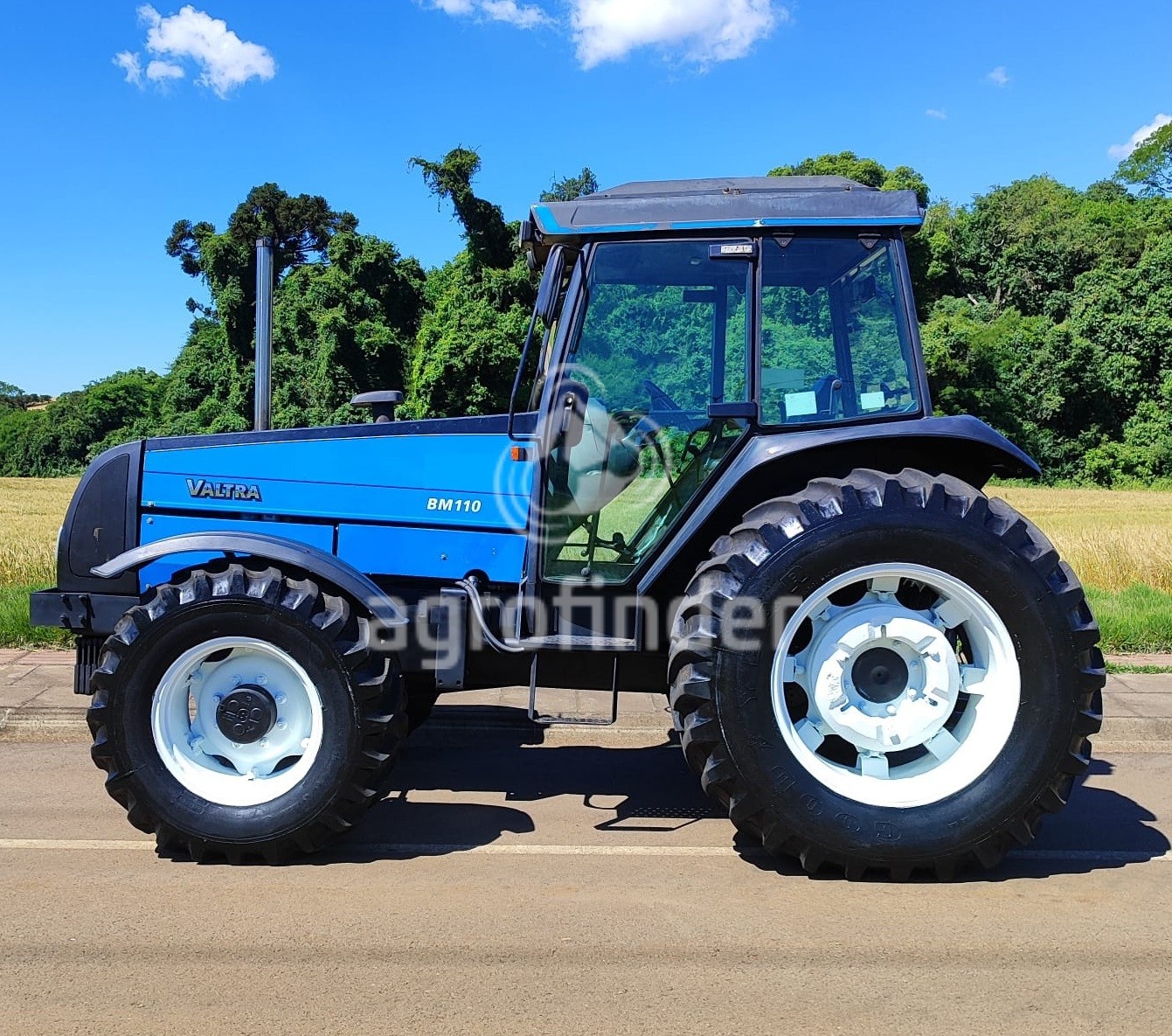 Trator Valtra BM 110 ano 2008 - BM 110 - Máquinas Agrícolas