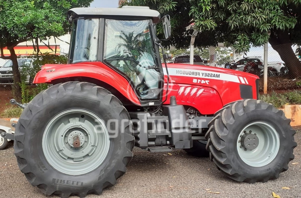 Trator Massey Ferguson MF 7415 ano 2014