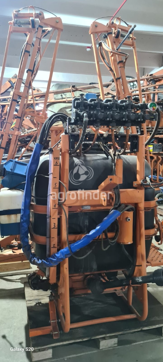 Pulverizador Jacto Condor 600 ano 2011