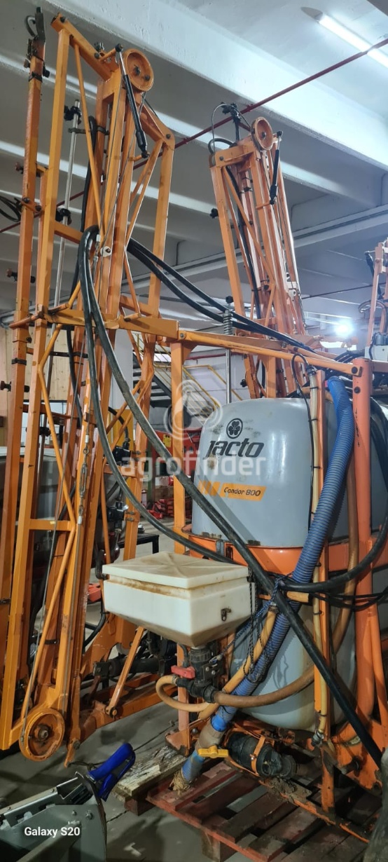 Pulverizador Jacto CONDOR 800 ano 2015
