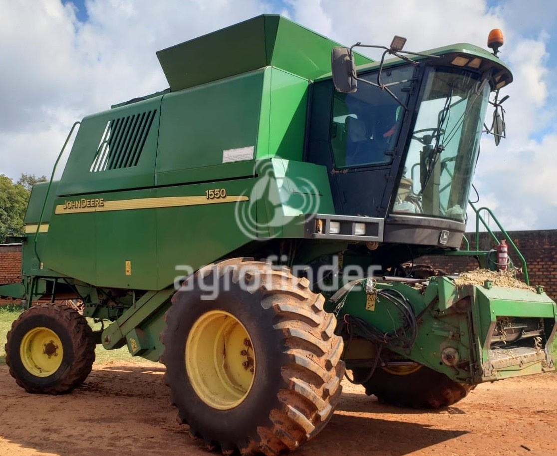 Colheitadeira John Deere 1550 ano 2001