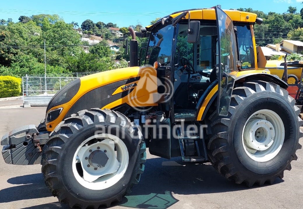 Trator Valtra A114 ano 2018 - A114 - Máquinas Agrícolas