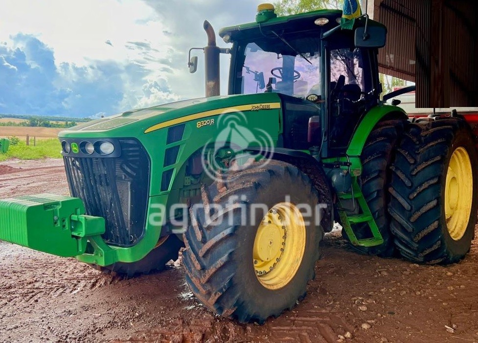 Trator John Deere 8320R ano 2009