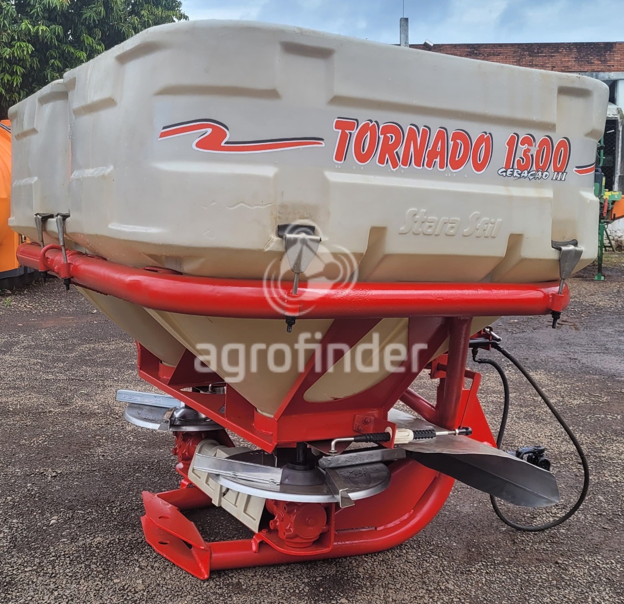 Distribuidor Stara Tornado 1300 ano 2004 - Tornado 1300 - Implementos para Manutenção