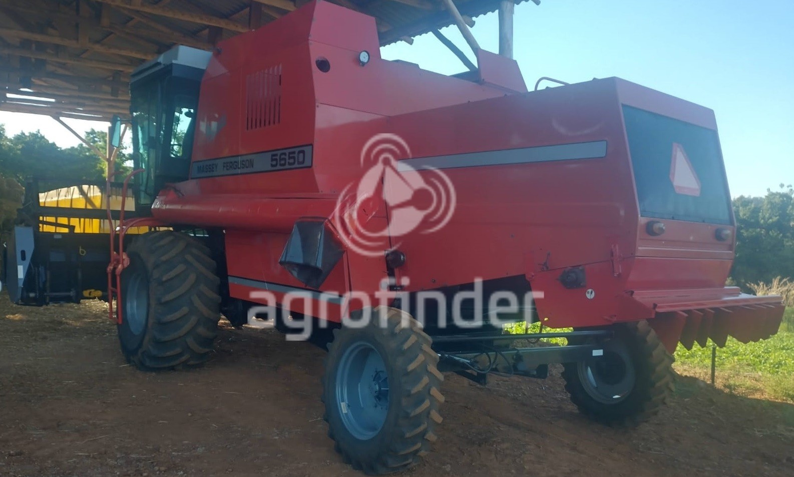 Colheitadeira Massey Ferguson MF 5650 ano 2006 - MF 5650 - Máquinas Agrícolas