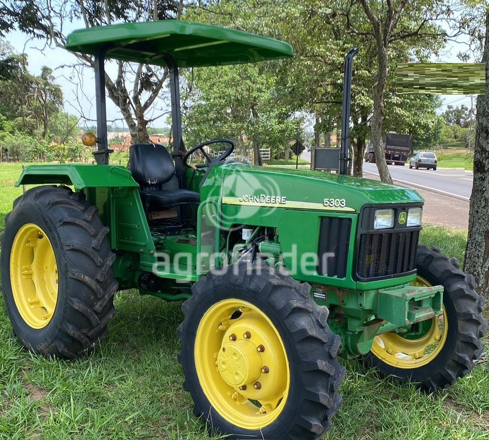 Trator John Deere 5303 ano 2013