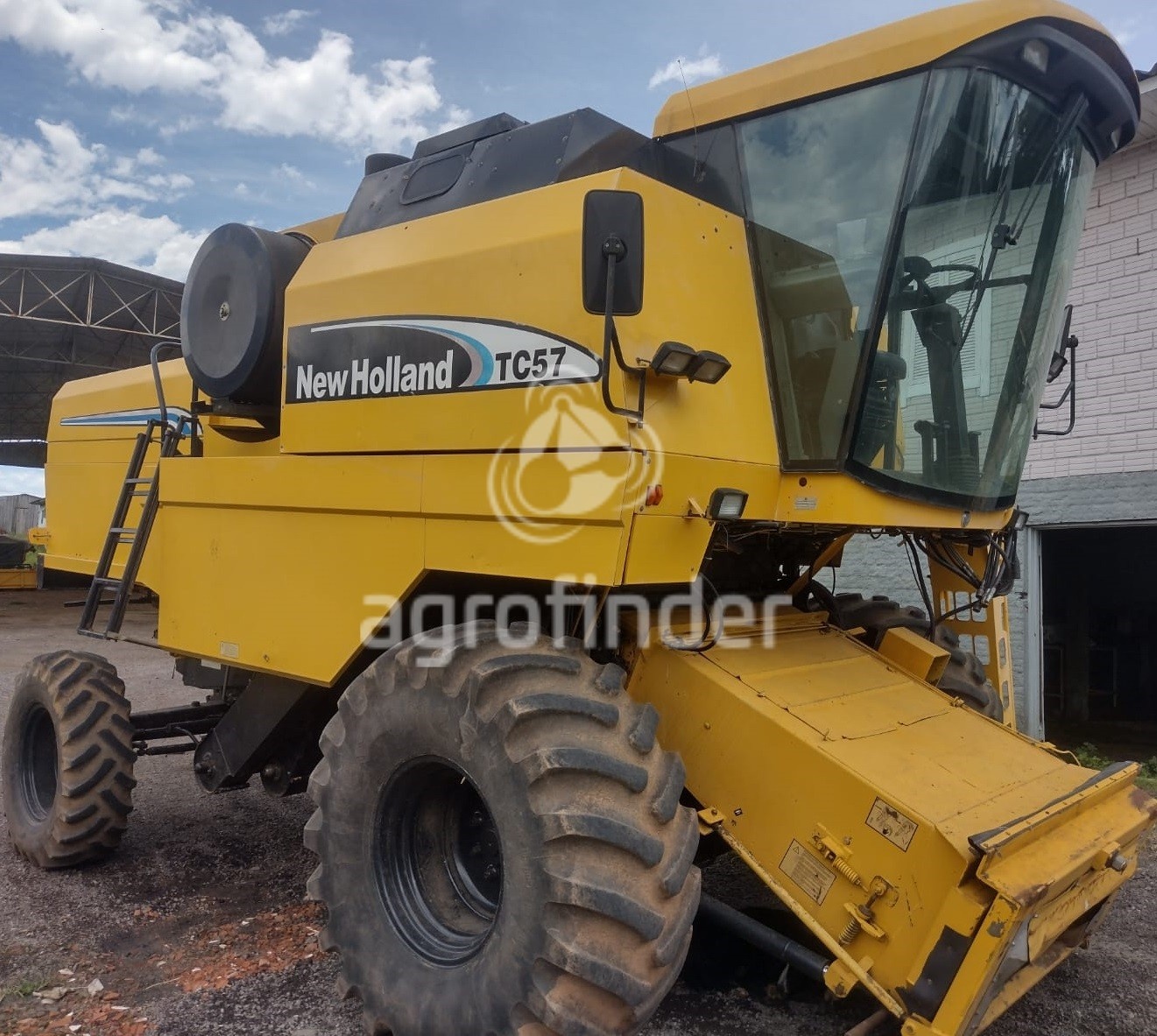 Colheitadeira New Holland TC 57 ano 2008