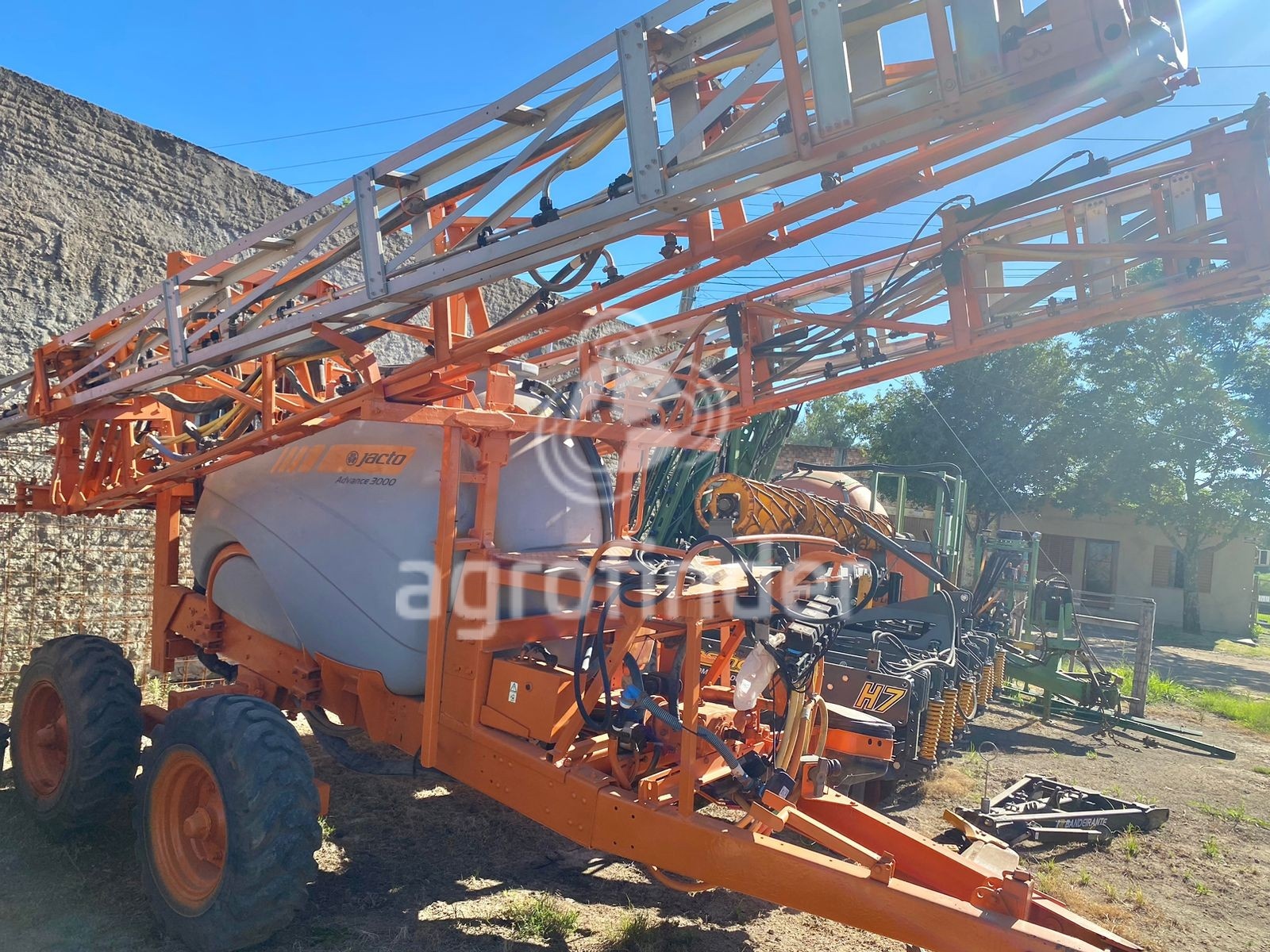 Pulverizador Jacto Advance 3000 ano 2010