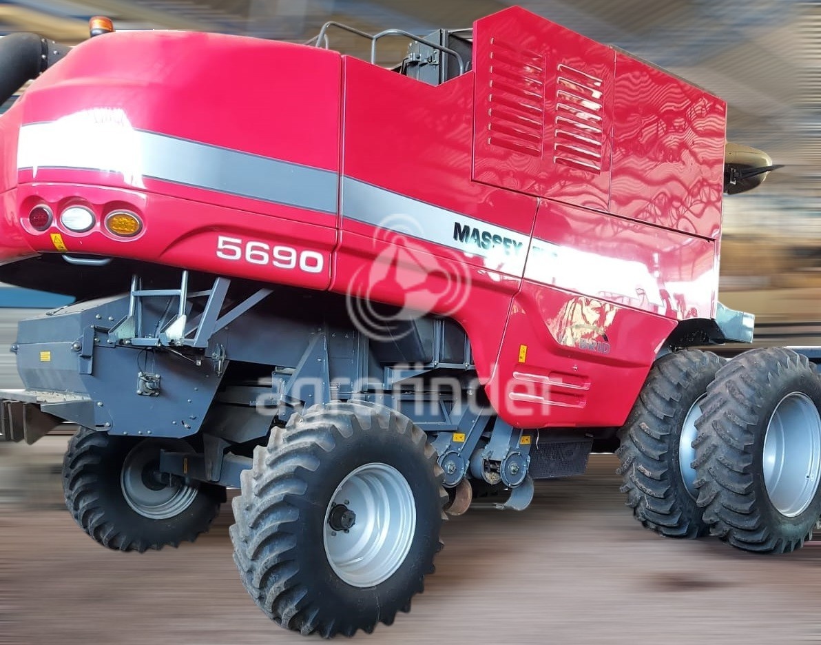 Colheitadeira Massey Ferguson MF 5690 ano 2017