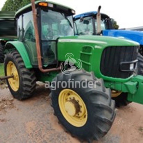 Trator John Deere 6145J ano 2011