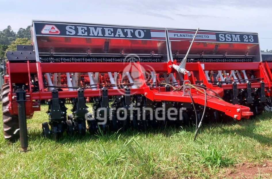 Plantadeira Semeato SSM23 ano 2000 - SSM23 - Implementos para Plantio