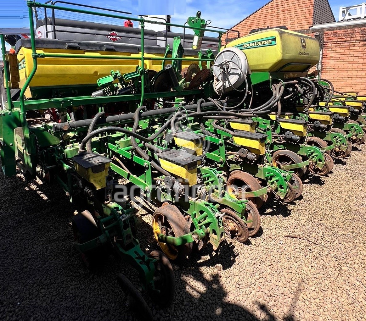 Plantadeira John Deere 2117 CCS ano 2018 - 2117 CCS - Implementos para Plantio