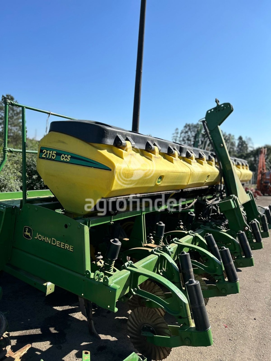 Plantadeira John Deere 2115 CCS ano 2011