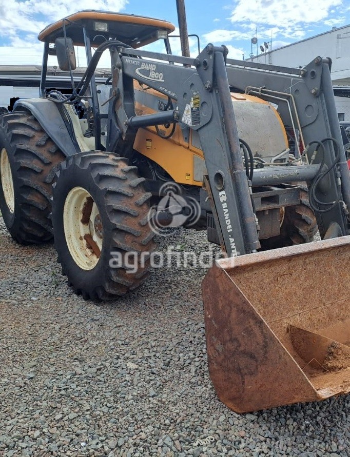 Trator Valtra BM125i ano 2012 - BM125i - Máquinas Agrícolas