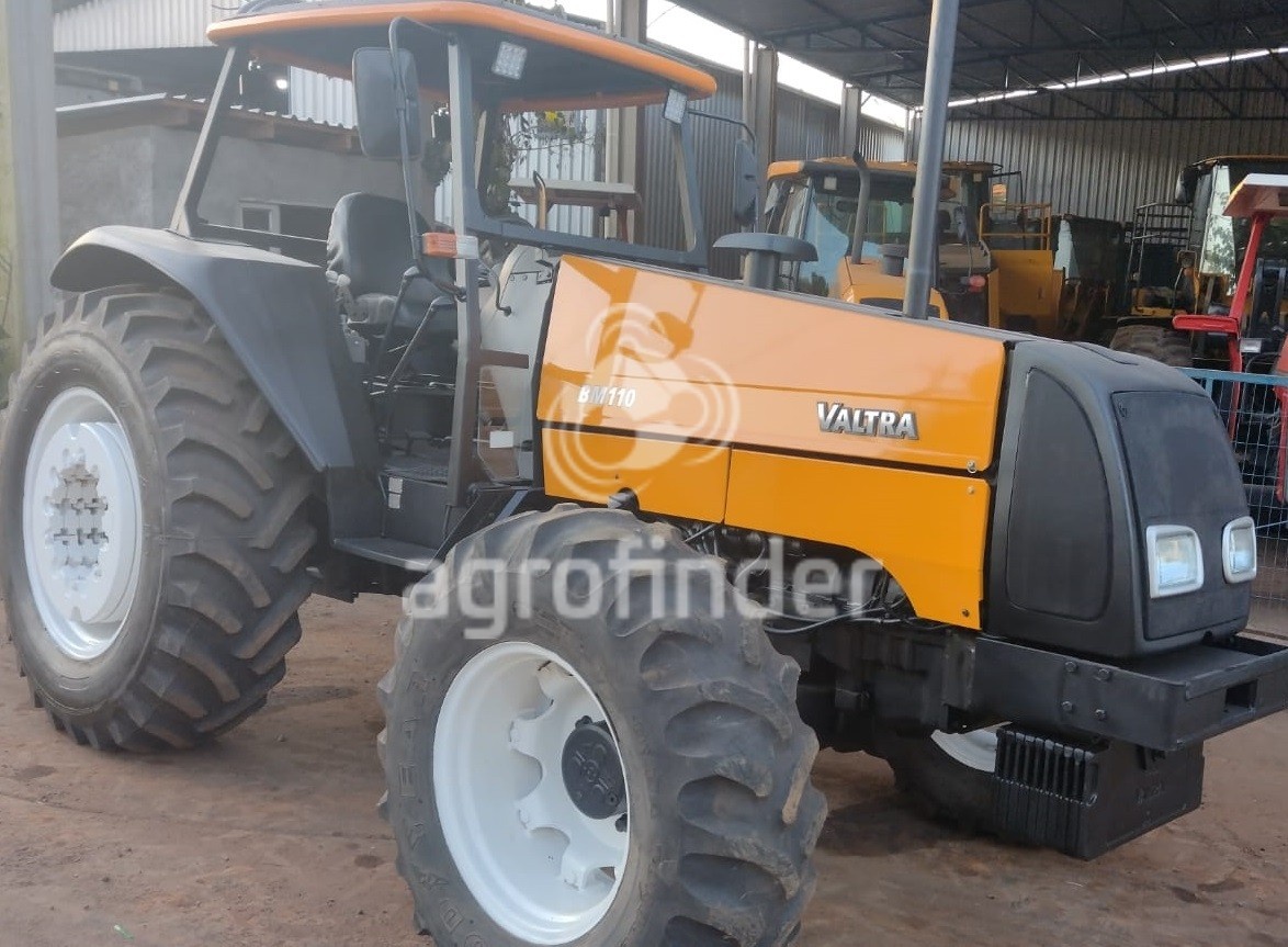 Trator Valtra BM 110 ano 2004
