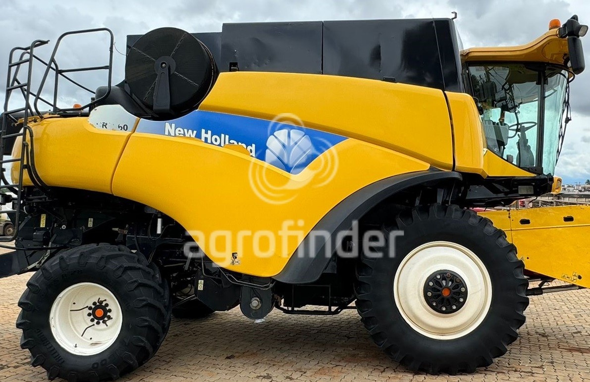 Colheitadeira New Holland CR 9060 ano 2011