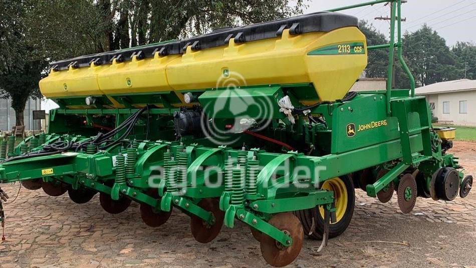 Plantadeira John Deere 2113 ano 2022 - 2113 - Implementos para Plantio