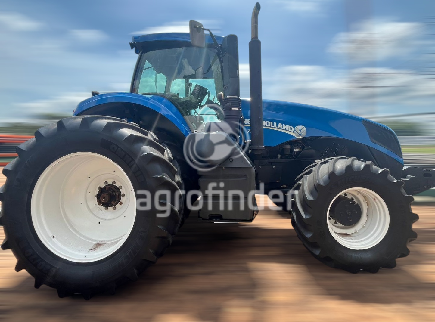 Trator New Holland T8.325 ano 2012 - T8.325 - Máquinas Agrícolas