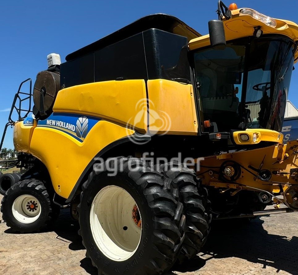 Colheitadeira New Holland CR 6080 ano 2014