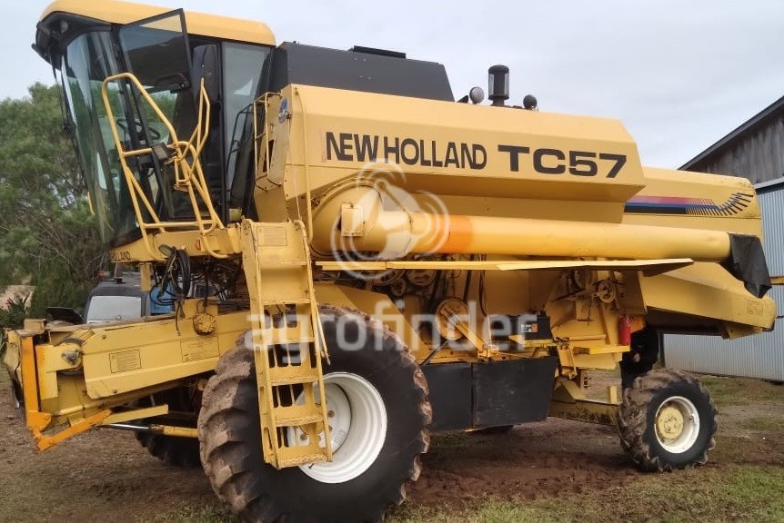 Colheitadeira New Holland TC 57 ano 2000 - TC 57 - Máquinas Agrícolas