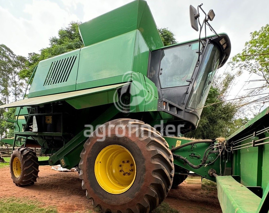 Colheitadeira John Deere 1550 ano 2005