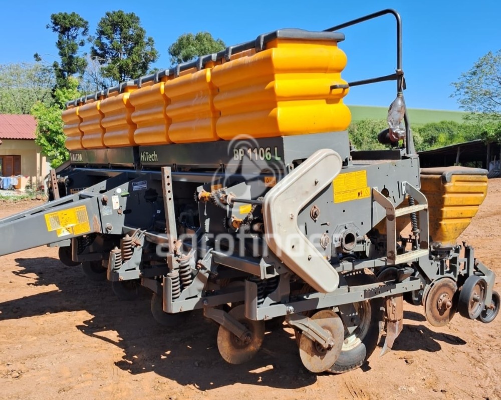 Plantadeira Valtra BP 1106L ano 2014 - BP 1106L - Implementos para Plantio