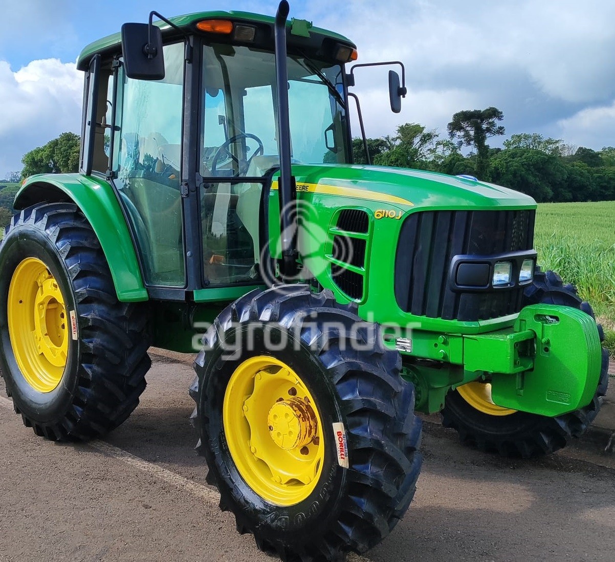 Trator John Deere 6110J ano 2016