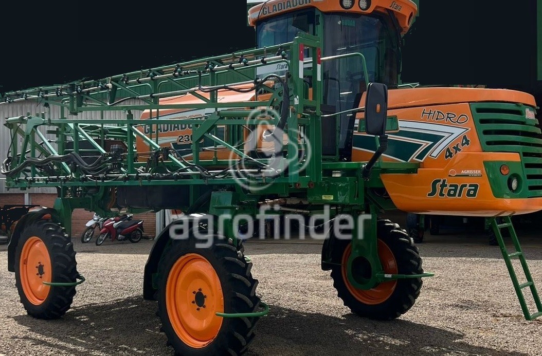 Pulverizador Autopropelido Stara Gladiador 2300 ano 2011 - Gladiador 2300 - Máquinas Agrícolas
