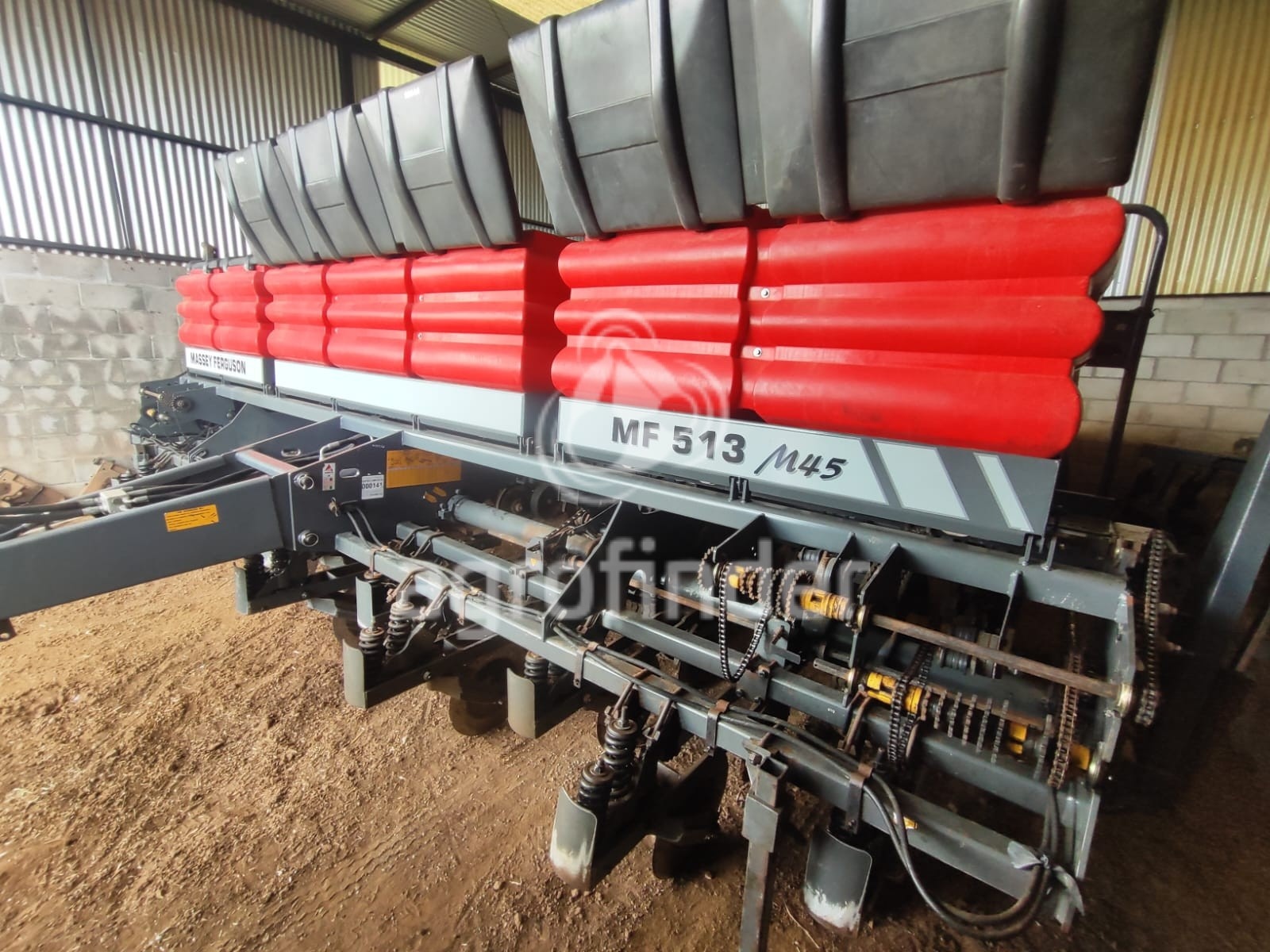 Plantadeira Massey Ferguson MF 513 ano 2010 - MF 513 - Implementos para Plantio