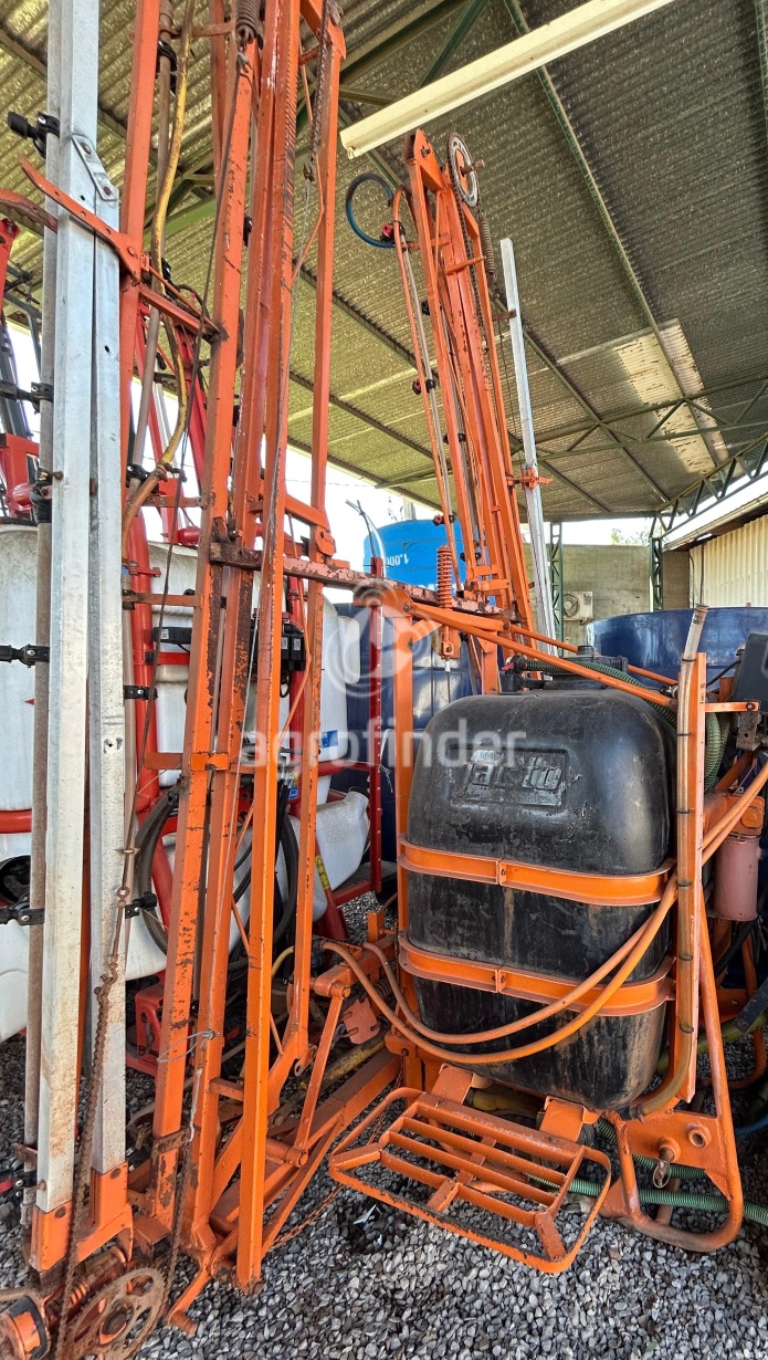 Pulverizador Jacto Condor 600 ano 2003