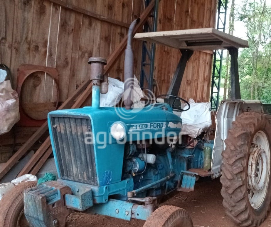 Trator Ford 4600 ano 1981