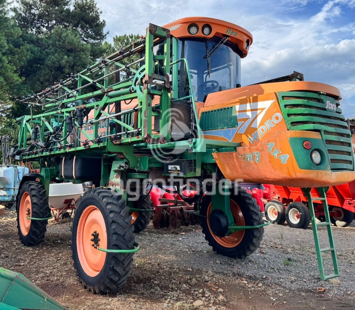 Pulverizador Autopropelido Stara Gladiador 2300 ano 2013 - Gladiador 2300 - Máquinas Agrícolas