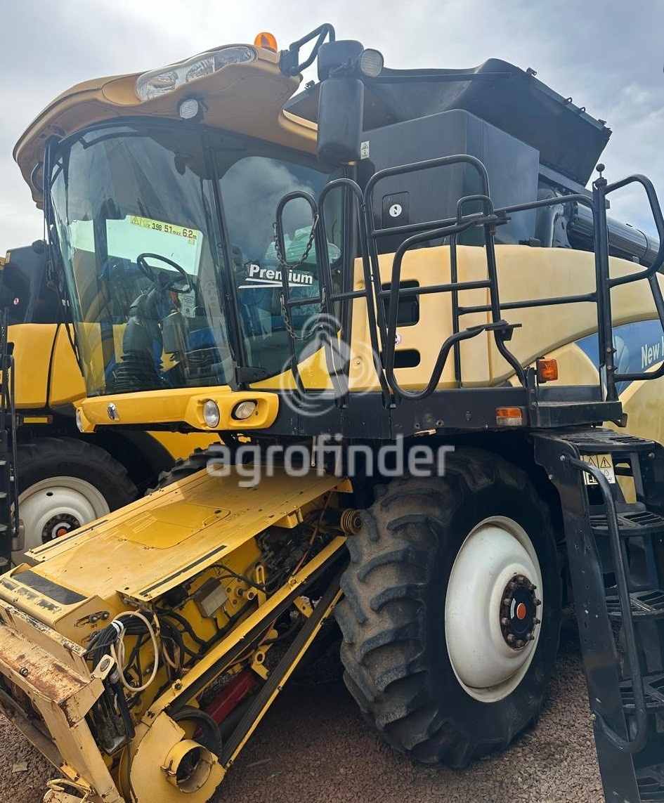 Colheitadeira New Holland CR 9060 ano 2012