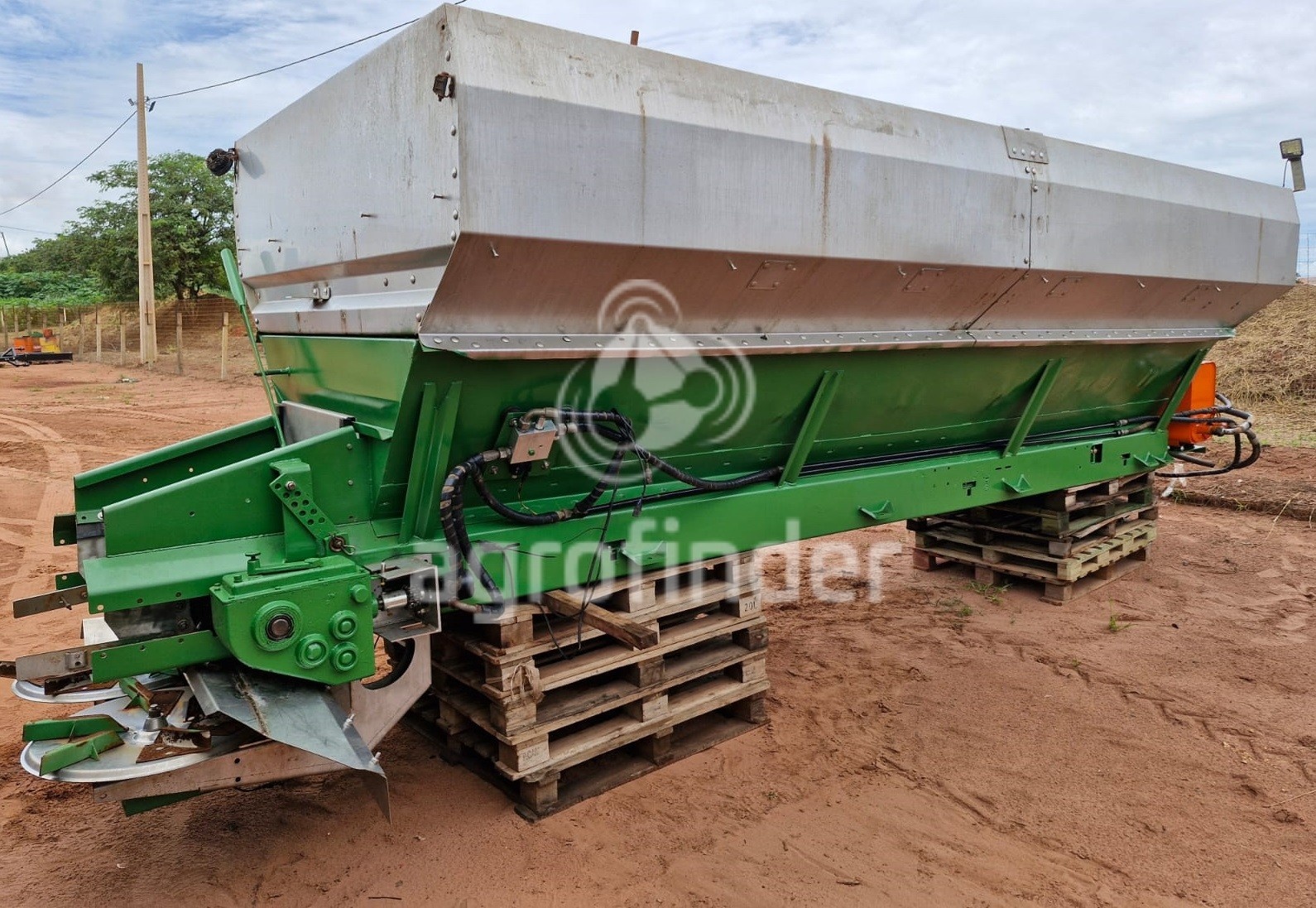 Carreta Graneleira Stara Reboke 24.000 ano 2014