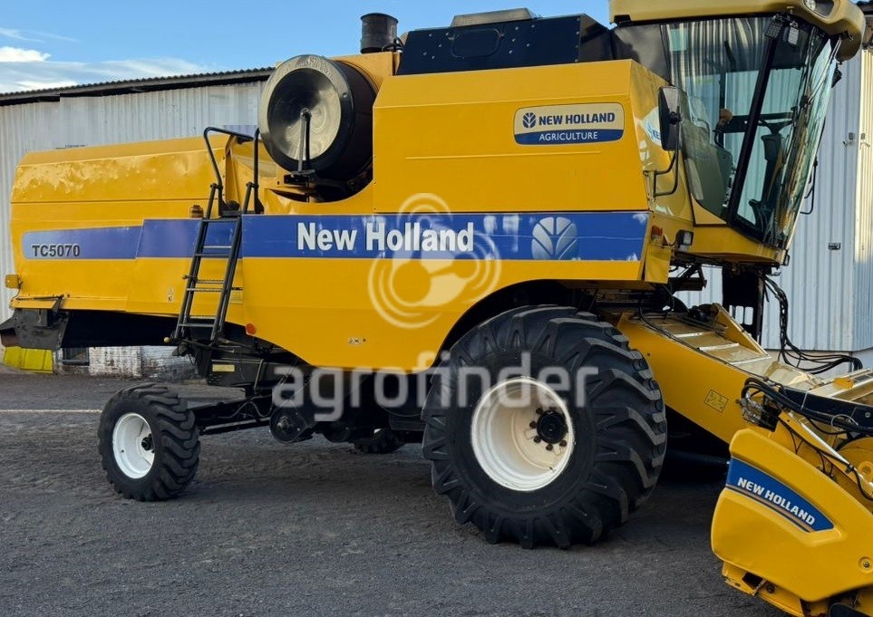 Colheitadeira New Holland TC 5070 ano 2012