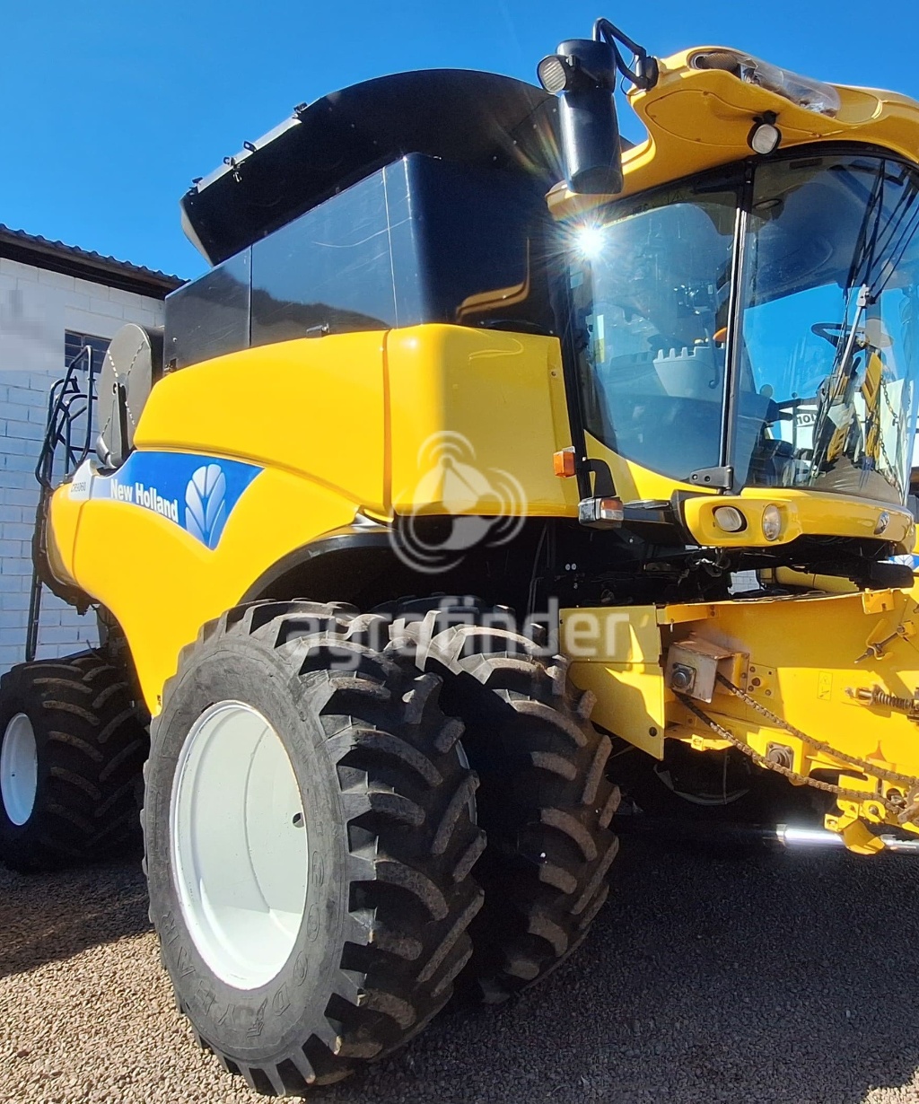 Colheitadeira New Holland CR 9060 ano 2014 - CR 9060 - Máquinas Agrícolas