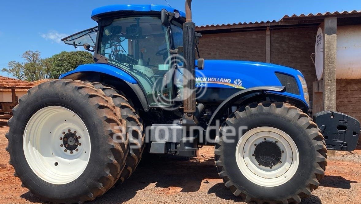 Trator New Holland T7.240 ano 2014 - T7.240 - Máquinas Agrícolas