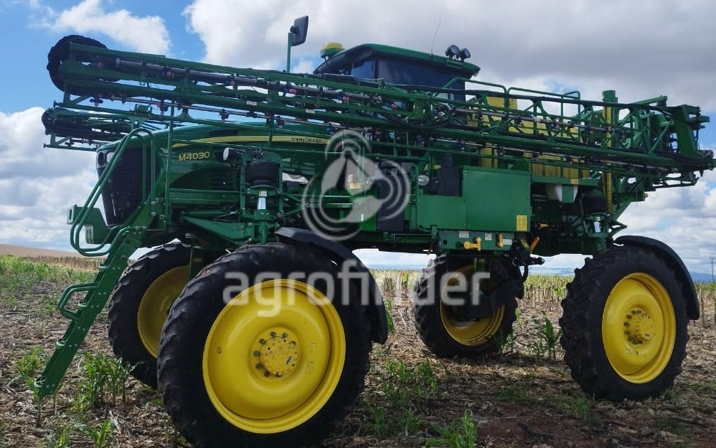 Pulverizador Autopropelido John Deere M4030 ano 2023