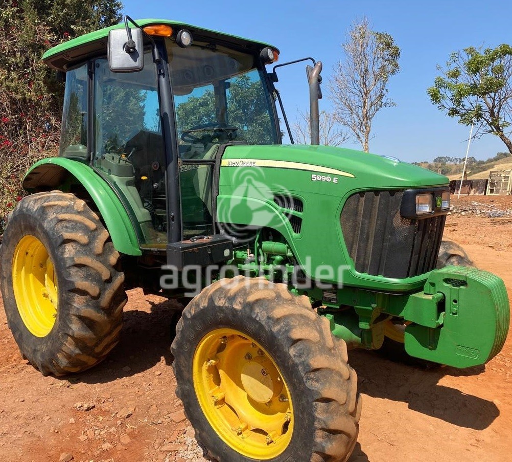 Trator John Deere 5090E ano 2016