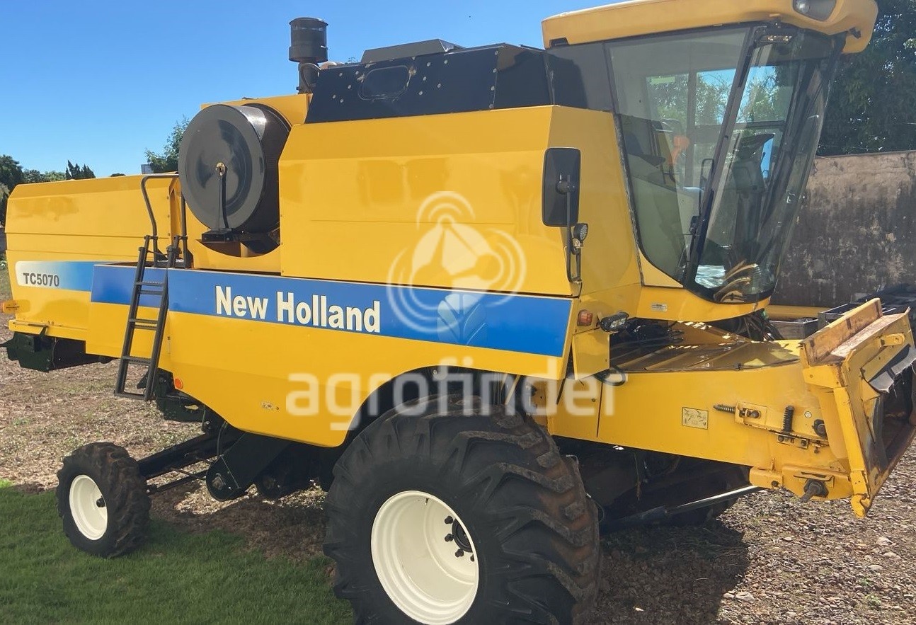 Colheitadeira New Holland TC 5070 ano 2010