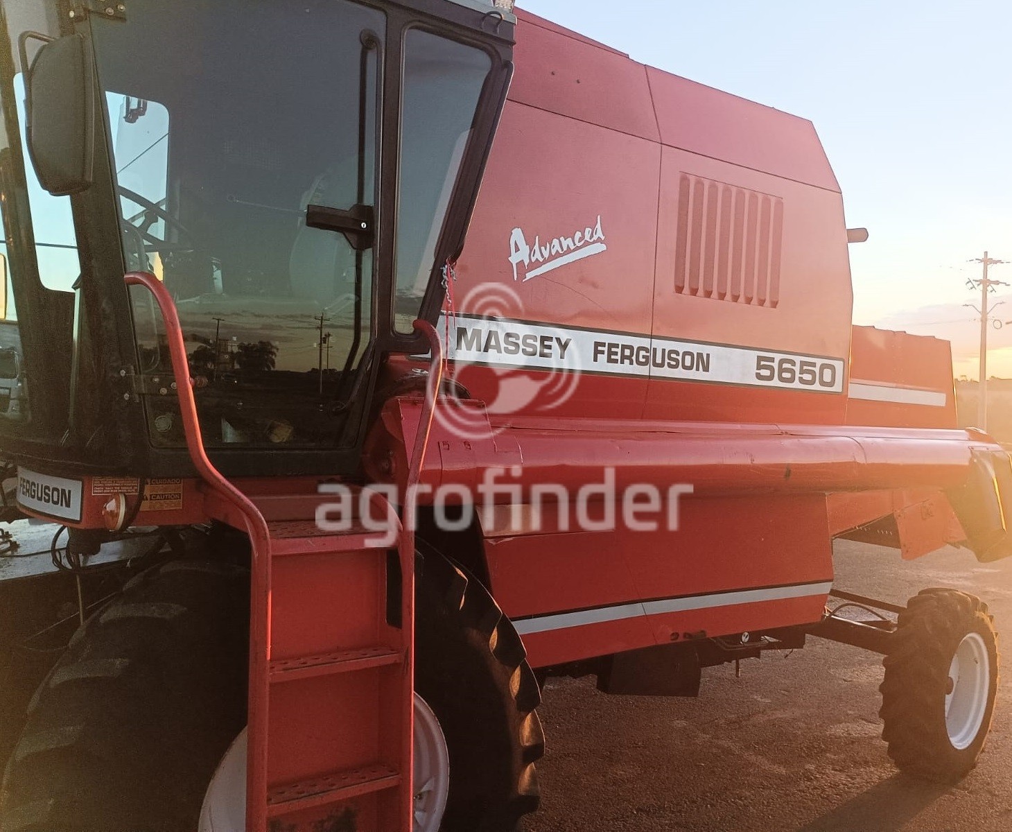 Colheitadeira Massey Ferguson MF 5650 ano 2003 - MF 5650 - Máquinas Agrícolas