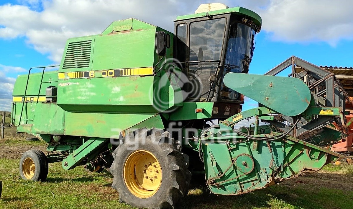 Colheitadeira SLC 6200 ano 1989