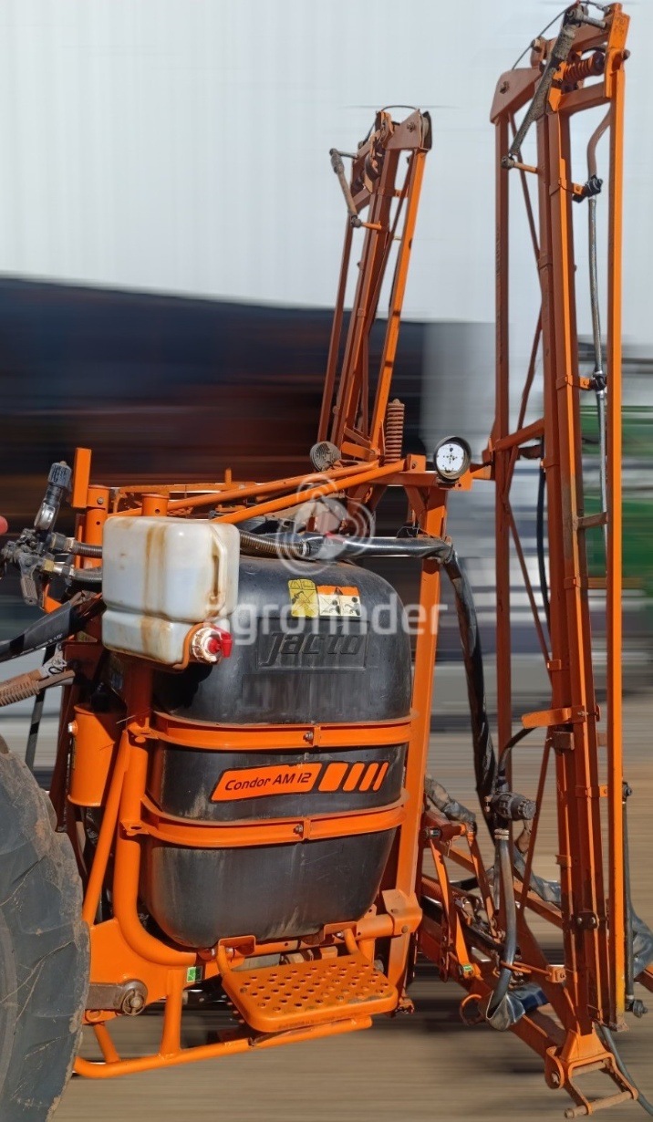 Pulverizador Jacto Condor 600 ano 2015